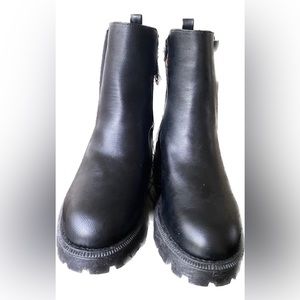 Women’s New Ankle Boots w~Chunky Heel~~Sugar~~NEW~~ 🩷